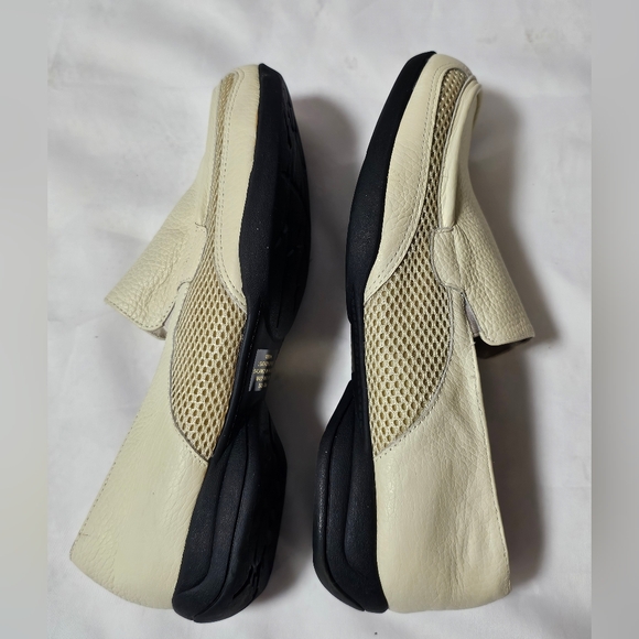 Vintage AJ Valenci Women's Cream Loafers - Picture 7 of 10